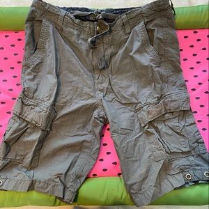Men’s light weight cargo shorts